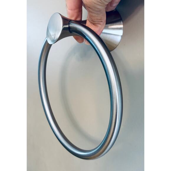 NIB Bathroom Towel Ring Heavy Duty Metal Wall Mounted Hand Towel Holder Round - Picture 1 of 5